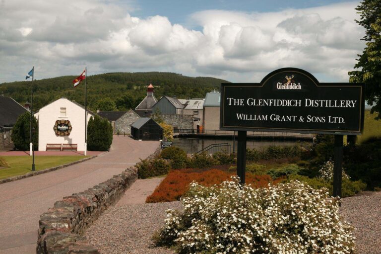 Whiskey Distillery Tours in Scotland A Complete Guide to Unforgettable Whisky Experiences